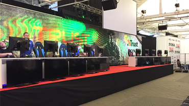 Snart fyldes Øksnehallen med pistolskud