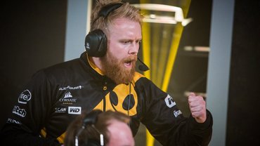 ruggah: "Fruen trampede i gulvet, og mente jeg skulle give esport...