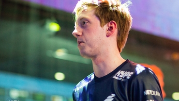 disco dolpan hjælper Ninjas in Pyjamas