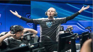 Gruppe C: Hold kæmper sig til toppen fra bunden