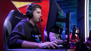 karrigan og aizy varmer op med iBUYPOWER Masters