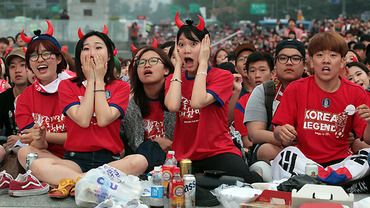 Drama sender to koreanere ud af topturnering: Flirtede med for ma...