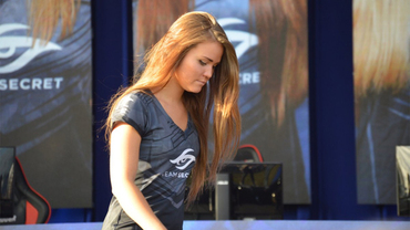 HP sponsorer kvindelig CS:GO spiller