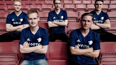 North underskriver med Academy hold