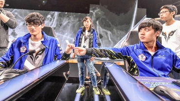 Flash Wolves stopper SKT