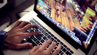 Hvad gør et online spil populært?