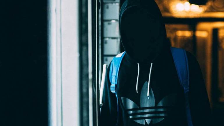 Adidas træder indenfor ved esport