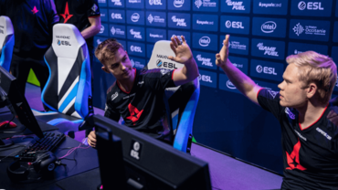 Astralis vinder vigtigt opgør på andendagen!