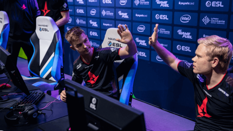 Astralis vinder vigtigt opgør på andendagen!