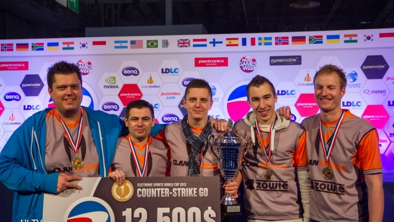 ioRek ude af Clan-Mystik; Sf inde